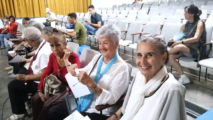 Niurquisoria's tweet photo. Celebración por el día del Adulto Mayor y el 25 aniversario de la creación de la cátedra Raúl Ferrer en #SanctiSpíritusEnMarcha @Colina_CTCuba @EkaterinaGowen @DeivyPrezMartn1 @Ctcpro https://t.co/5wnWMrl1zN