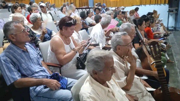 Niurquisoria's tweet photo. Celebración por el día del Adulto Mayor y el 25 aniversario de la creación de la cátedra Raúl Ferrer en #SanctiSpíritusEnMarcha @Colina_CTCuba @EkaterinaGowen @DeivyPrezMartn1 @Ctcpro https://t.co/5wnWMrl1zN