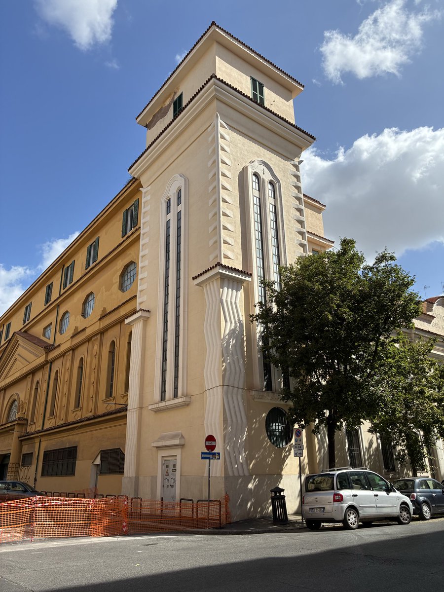 FosterLaura's tweet photo. @gmoult Comparative ‘20s parking garages! Here’s one in Rome https://t.co/ltzEzYnjTU
