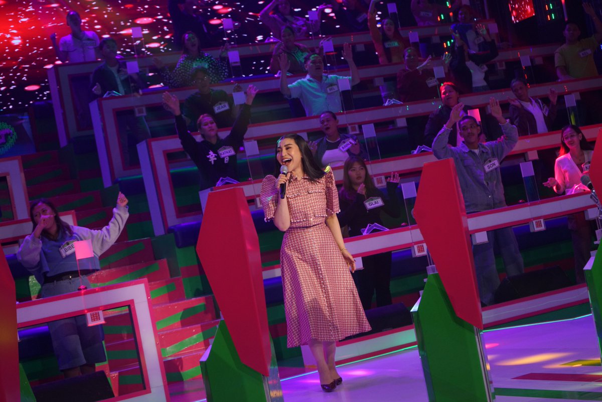 everybodysingph's tweet photo. Let's welcome our Asia's Nightingale, Ms. Lani Misalucha 🎶

#EverybodySingTogether
📅Saturday &amp; Sunday | 8:30pm
📺ALLTV2, TV5, A2Z, Kapamilya Channel, Kapamilya Online Live, iWant, and TFC https://t.co/vr2xs6qMsk
