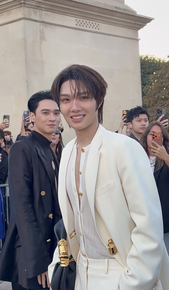 hiruntang's tweet photo. THEIR GRATEFUL FACES 🥹🥹 

KENG NAMPING IN PARIS FW27

#SchiaparellixKENGNAMPING
#Schiaparelli
#KengHarit #nampingster https://t.co/cZnjO4rRe5