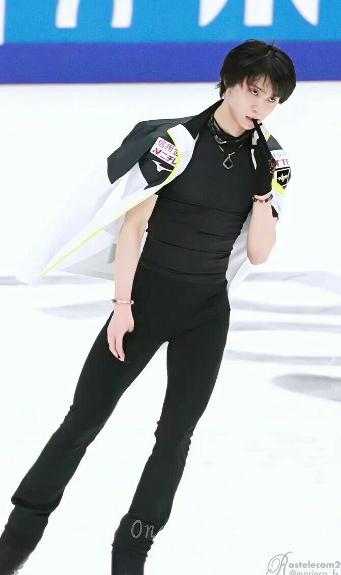 miistred's tweet photo. yuzuru was straight up aurafarming every practice session.. like he had no business serving THIS hard 😭😭😭 https://t.co/U10dwA8ljM