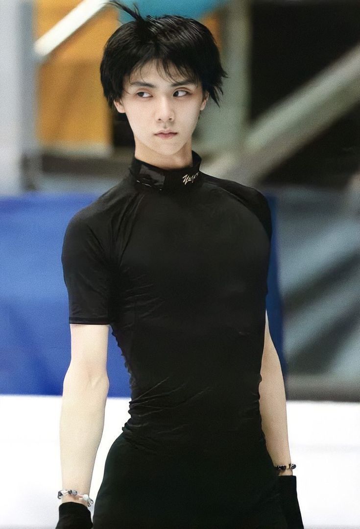 miistred's tweet photo. yuzuru was straight up aurafarming every practice session.. like he had no business serving THIS hard 😭😭😭 https://t.co/U10dwA8ljM