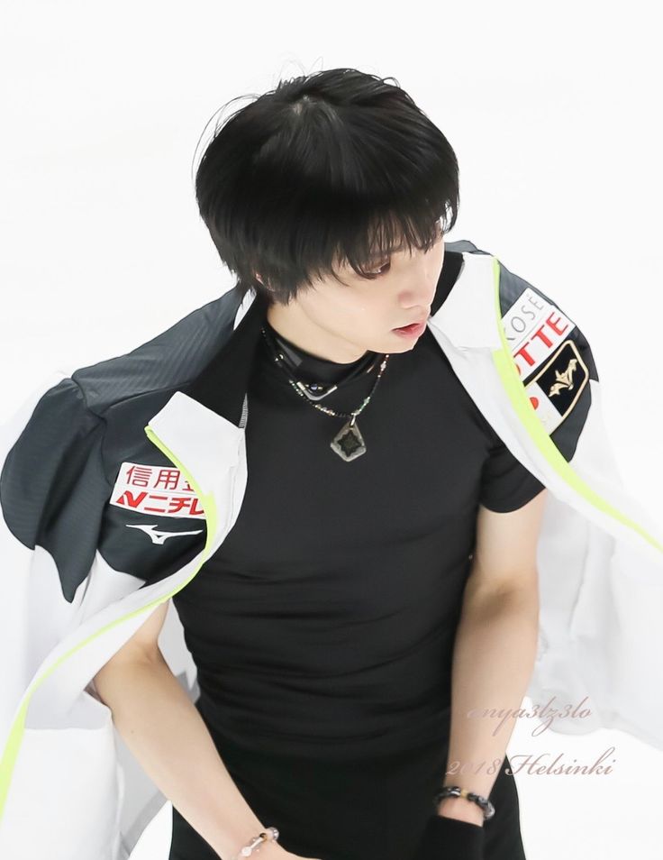 miistred's tweet photo. yuzuru was straight up aurafarming every practice session.. like he had no business serving THIS hard 😭😭😭 https://t.co/U10dwA8ljM