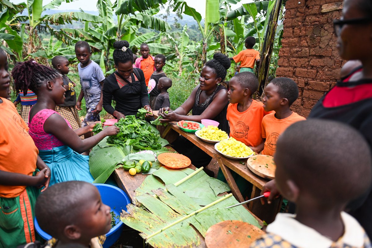 Nutrisafe_org's tweet photo. It's one thing having food on the plate. 
It's another thing knowing how it affects our health! 

All these are key!
Through our partnership with BODY &amp; SOIL, we  educate learners,cooks and staff on how best to eat healthy at School.
@NutritionistKD @CEFROHTLEGALAID @SunfoyacCSN https://t.co/aTcgSLtxbS