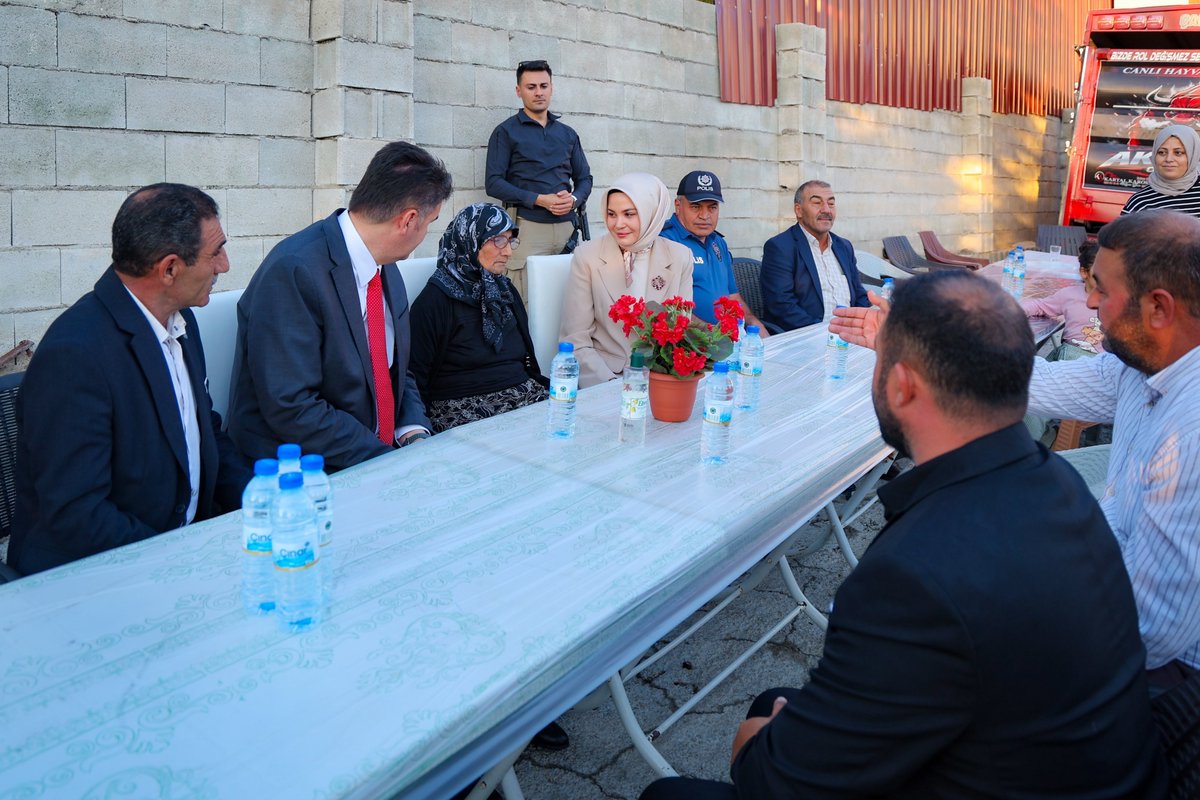 polatelikym's tweet photo. Valimiz Sn. Ömer Kalaylı, Kaymakamımız Sn. Esra Bozan ile birlikte 1 Ekim Dünya Yaşlılar Günü dolayısıyla ilçemiz Yeniyapan Köyü Evrentepe Mezrası’nda yaşayan 113 yaşındaki İslim Çağlı teyzemizi ve kıymetli ailesini ziyaret etti.

Gerçekleştirilen ziyarette İslim teyzemizle sohbet eden Valimiz ve Kaymakamımız, kendisine sağlıklı ve huzurlu bir ömür diledi.