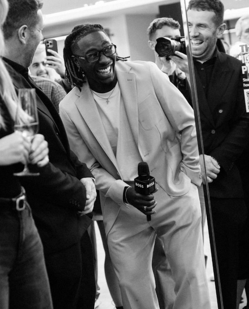 grimshub's tweet photo. 🚨📸| 🔥💣 Premier League Champion Eberechi Eze at the BOSS Eyewear Spring/Summer 2026 campaign.
#BeYourOwnBOSS https://t.co/LOiI95h2JT