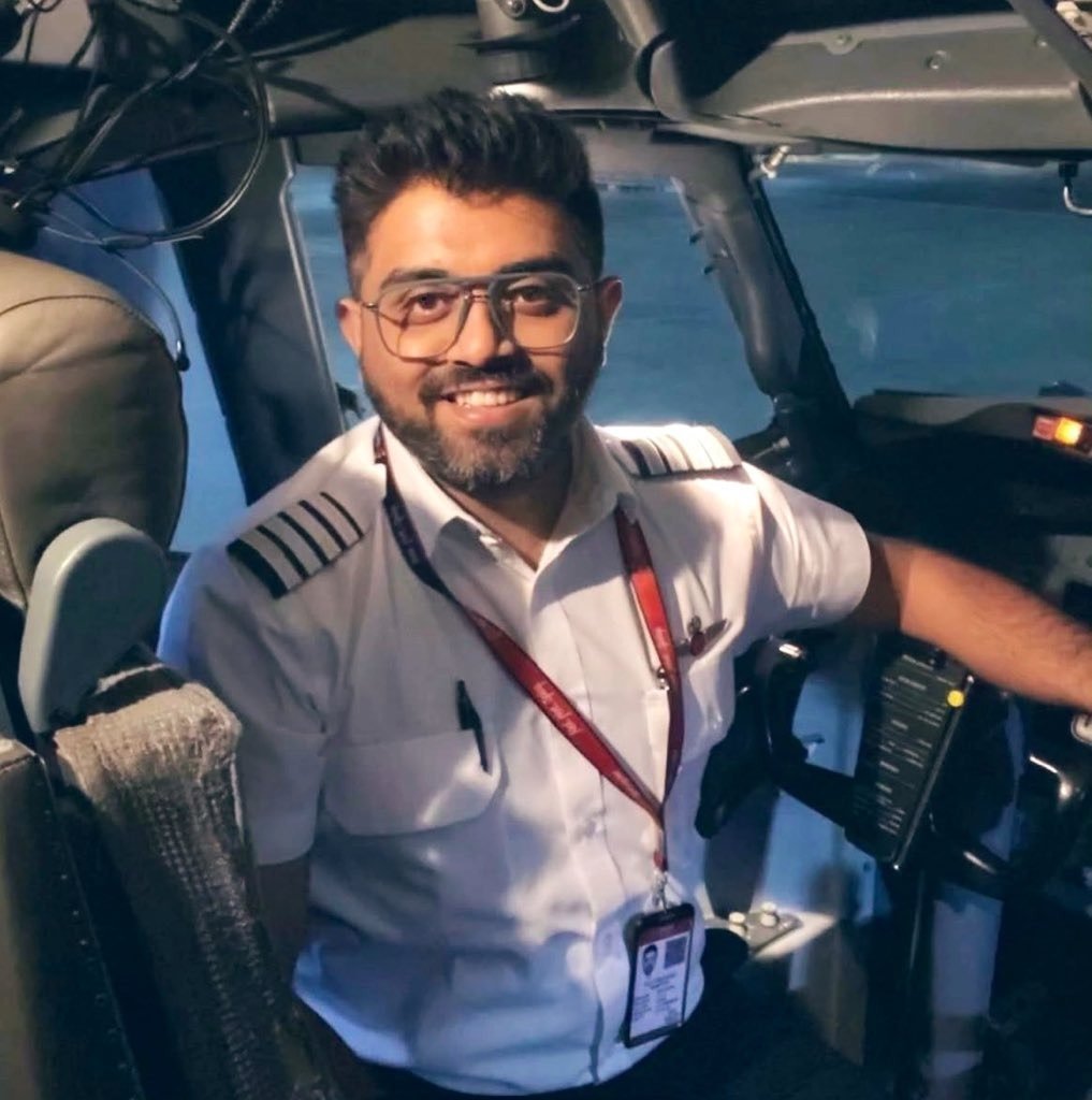 RahulrajRout's tweet photo. Captain Smit Machchhar 🇮🇳🫡

Courage under pressure.. Duty before fear. A true hero who put his passengers first.

India salutes you!! 🇮🇳❤️

#SmitMachchhar #IndianPride #SaluteTheHero https://t.co/ad3VcxXfSF