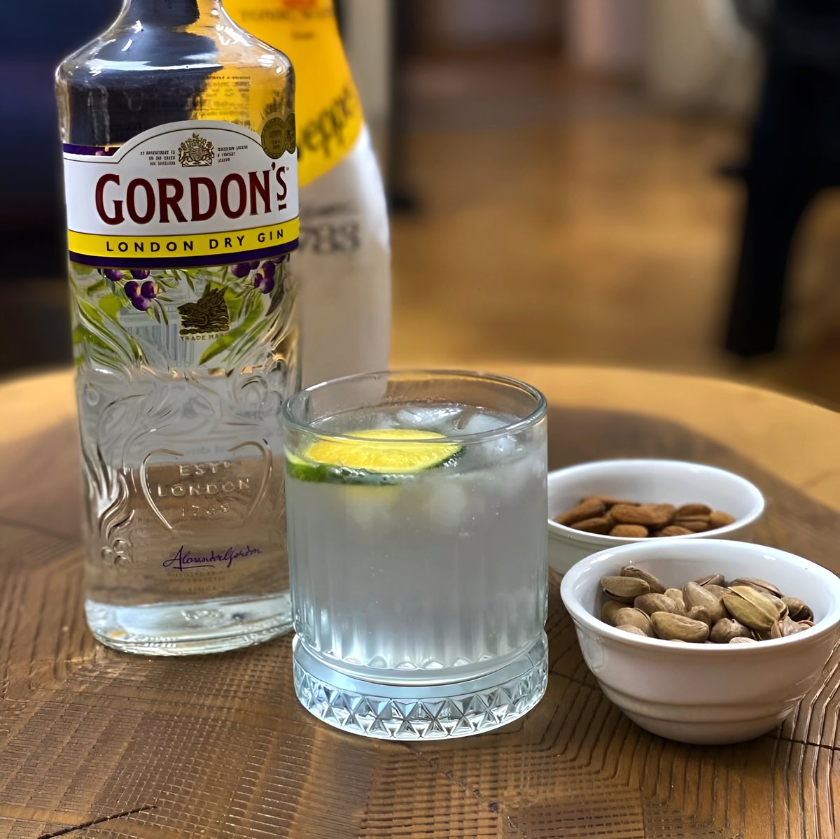 GamallHrafn's tweet photo. Perşembe’den Cuma’ya geçerken sistem güncelleniyor, 🧞👻cinleniyoruz🥂🍾 https://t.co/9tWMPW57JV