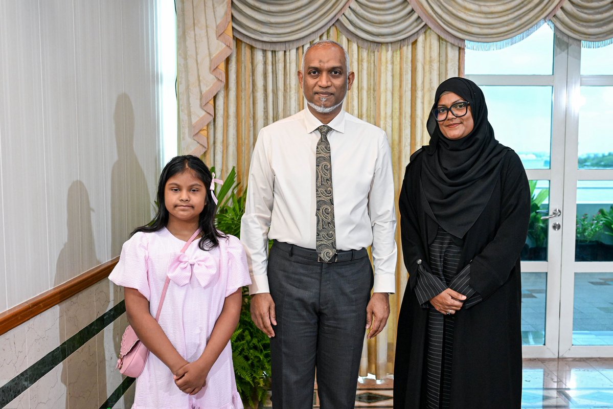 presidencymv's tweet photo. Continuing his direct engagement with the public, President Dr @MMuizzu holds another one-on-one meeting under the ‘Rayyithunge Adu’ initiative. Highlights from the consultation, featured in Episode 8, are now available across all official social media platforms. https://t.co/fRBewcwTo1