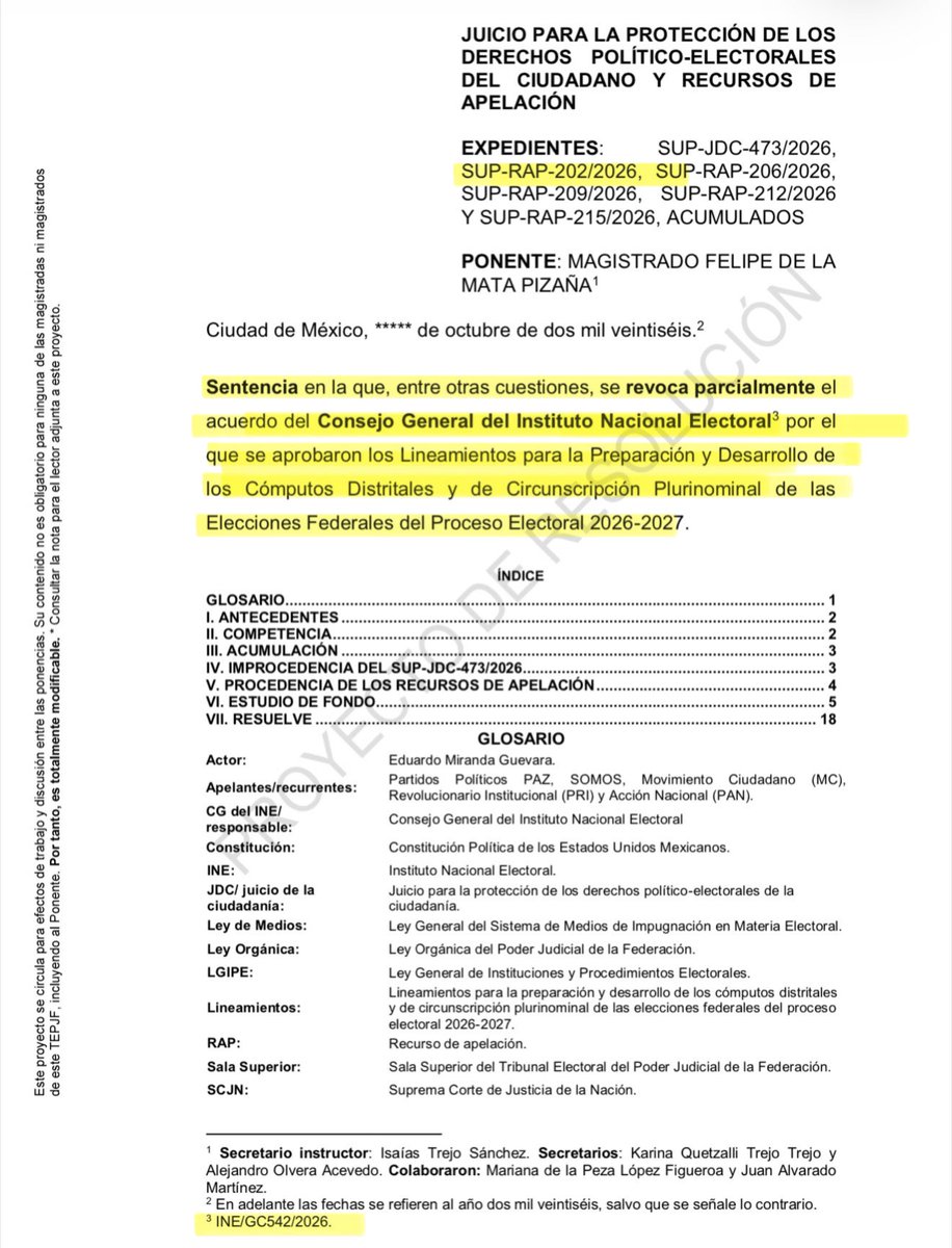 ErnestoGuerra_'s tweet photo. OTRA VEZ EL TRIBUNAL ELECTORAL LE CORREGIRA LA PLANA AL INE SOBRE BOLETAS PLANCHADAS

Sí, el magistrado Felipe de la Mata hizo público el proyecto de sentencia sobre boletas sin doblez y miren los efectos que está proponiendo.

Quédense hasta el final, valdrá la pena la lectura:

a) Por regla general corresponde, de manera única y exclusiva, a la mesa directiva de casilla determinar sobre la invalidez de los votos contenidos en boletas sin marcas de doblez, por lo que, cuando derivado de la realización del escrutinio y cómputo se advierta tal situación:

1. Por su invalidez, esas boletas no deberán computarse ni incorporarse a la sumatoria de resultados.

2. Deberá asentarse el hallazgo de esas boletas y su número en la hoja de incidentes.

3. Tales boletas deberán conservarse separadas de aquellas que si fueron computadas.

b) Excepcionalmente, cuando durante un nuevo escrutinio y cómputo. se detecte haya boletas que no presenten las marcas de los dobleces necesarios para su depósito en la urna, el Consejo Distrital deberá constatar dicha circunstancia y determinar sobre su invalidez, en los siguientes términos:

1. Una vez acreditada la ausencia de esas marcas, las boletas no deberán computarse ni incorporarse a la sumatoria de resultados.