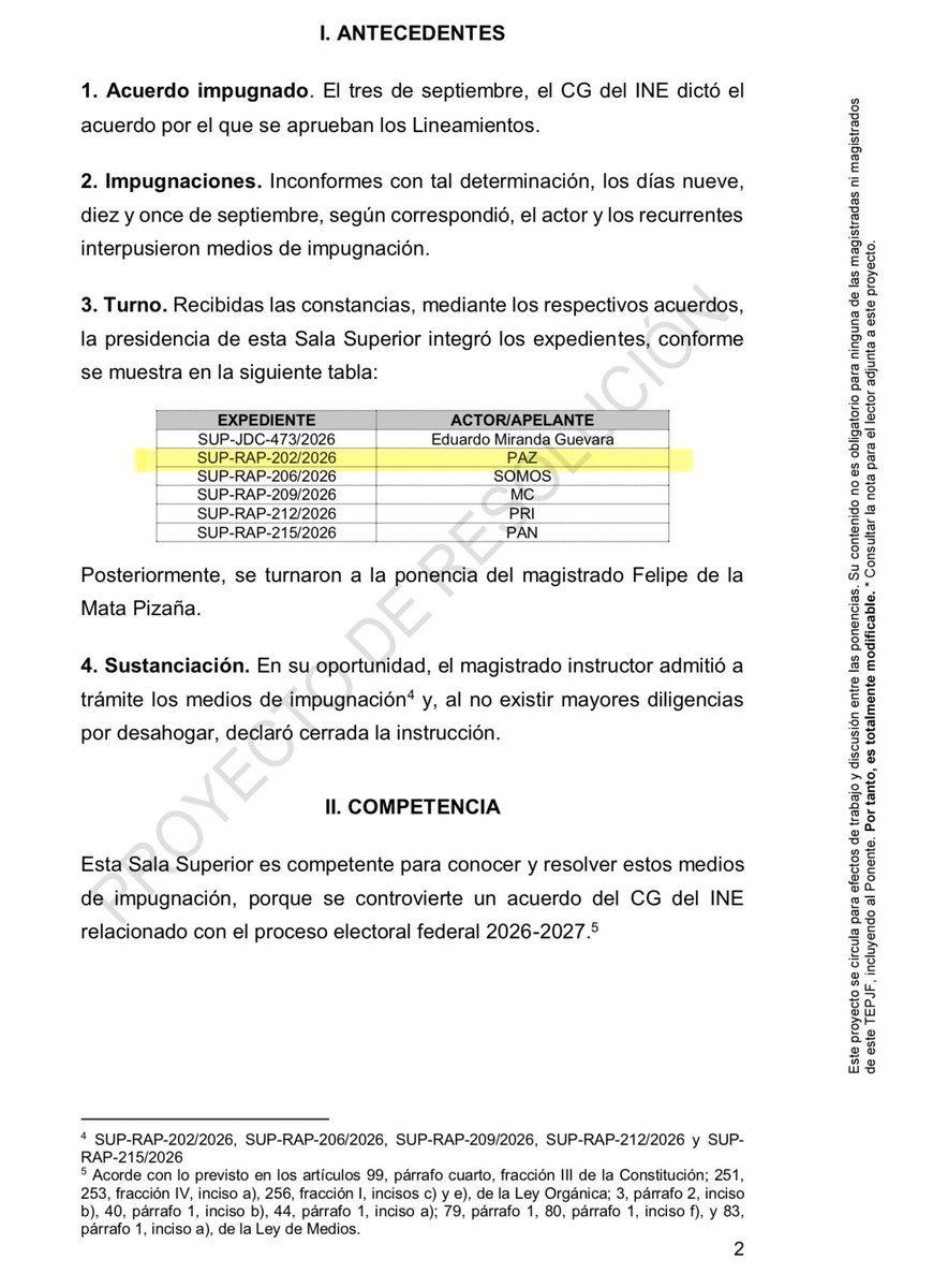 ErnestoGuerra_'s tweet photo. OTRA VEZ EL TRIBUNAL ELECTORAL LE CORREGIRA LA PLANA AL INE SOBRE BOLETAS PLANCHADAS

Sí, el magistrado Felipe de la Mata hizo público el proyecto de sentencia sobre boletas sin doblez y miren los efectos que está proponiendo.

Quédense hasta el final, valdrá la pena la lectura:

a) Por regla general corresponde, de manera única y exclusiva, a la mesa directiva de casilla determinar sobre la invalidez de los votos contenidos en boletas sin marcas de doblez, por lo que, cuando derivado de la realización del escrutinio y cómputo se advierta tal situación:

1. Por su invalidez, esas boletas no deberán computarse ni incorporarse a la sumatoria de resultados.

2. Deberá asentarse el hallazgo de esas boletas y su número en la hoja de incidentes.

3. Tales boletas deberán conservarse separadas de aquellas que si fueron computadas.

b) Excepcionalmente, cuando durante un nuevo escrutinio y cómputo. se detecte haya boletas que no presenten las marcas de los dobleces necesarios para su depósito en la urna, el Consejo Distrital deberá constatar dicha circunstancia y determinar sobre su invalidez, en los siguientes términos:

1. Una vez acreditada la ausencia de esas marcas, las boletas no deberán computarse ni incorporarse a la sumatoria de resultados.