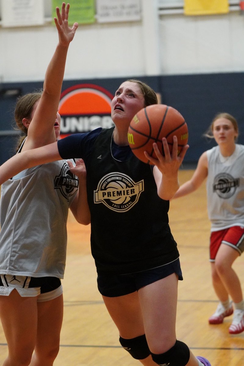 FallPremier's tweet photo. 🚨Game Final🚨

Duke - 51
Louisville - 50

Duke:
• @PaigeTMur - 21pts
• @kaylah_thysse - 11pts
• @NadiaMurphy111 - 7pts

Louisville:
• @AnnieOlson22 - 10pts
• Madelynn Place - 10pts
• @Norah_Lytle - 10pts

#BePremier https://t.co/uaozJCV7EQ