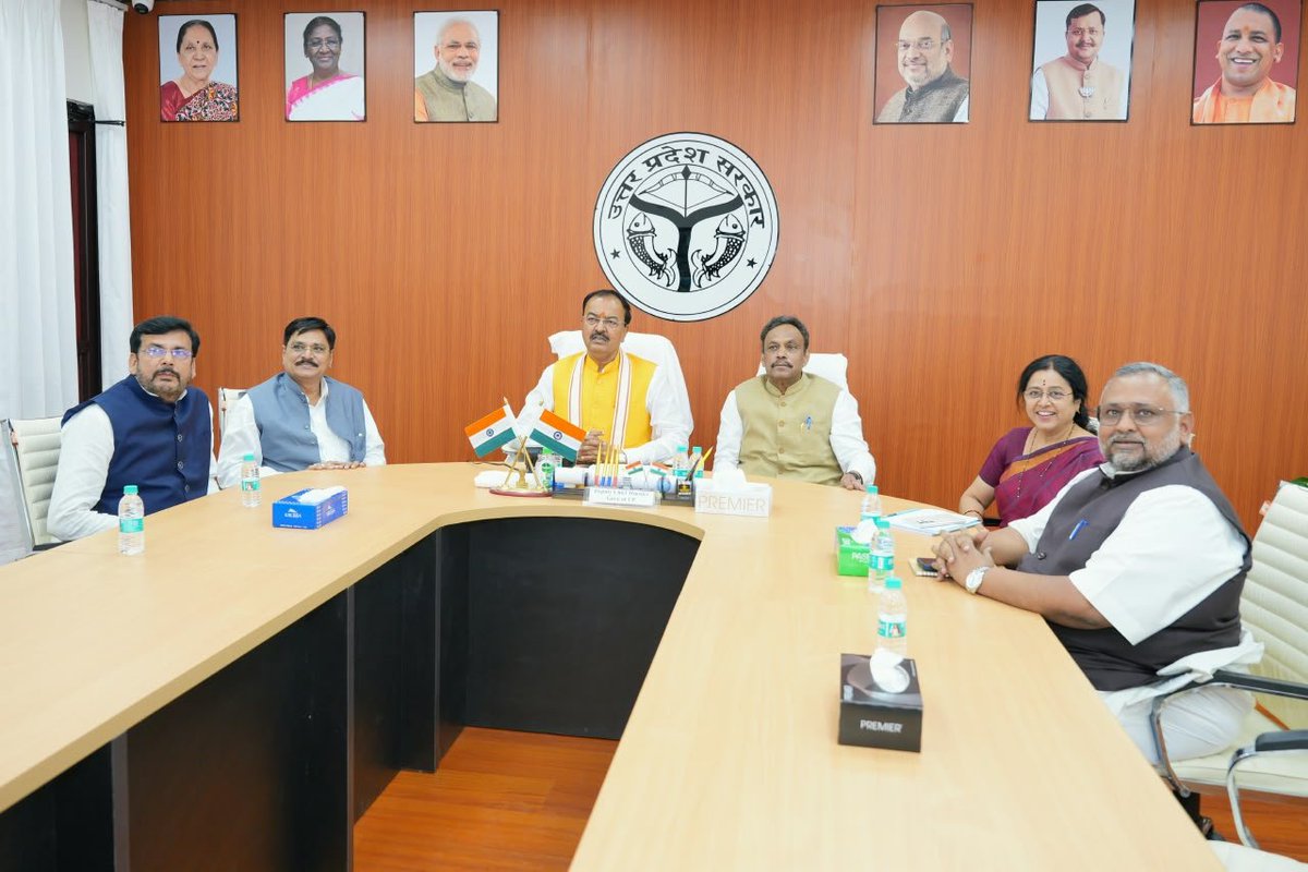 TawdeVinod's tweet photo. आज उत्तर प्रदेश की राजधानी लखनऊ में प्रदेश के नव नियुक्त चारों सह प्रभारियों के साथ माननीय मुख्यमंत्री @myogiadityanath जी, उपमुख्यमंत्री @kpmaurya1 जी, उपमुख्यमंत्री @brajeshpathakup जी के साथ भेंट की और संगठन तथा आगामी चुनाव को लेकर सार्थक विमर्श किया।
@BJP4UP https://t.co/lvkFHqDsLd