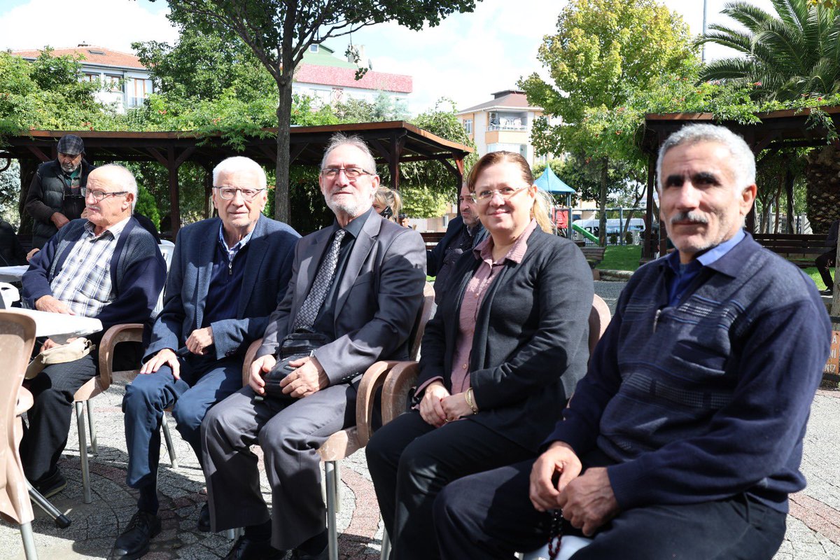 akpartiesenlerr's tweet photo. 1 Ekim Yaşlılar Günü vesilesiyle, Belediyemiz Kültür Müdürlüğü tarafından İkinci Bahar Kıraathanesi’nde düzenlenen anlamlı programa YKM Başkanımız İrfan Sarpken ve yönetimi  katılım sağladı.

Tecrübeleri, birikimleri ve hayatımıza kattıkları değerle bizlere ışık tutan kıymetli büyüklerimizle bir arada olmaktan büyük memnuniyet duyduk.

Bu anlamlı programın hazırlanmasında emeği geçen başta Belediyemiz Kültür Müdürlüğü olmak üzere herkese teşekkür ediyor, Rabbimizden emekleri için razı olmasını diliyoruz.

Büyüklerimiz, geçmişimizden geleceğimize uzanan en kıymetli köprümüzdür.