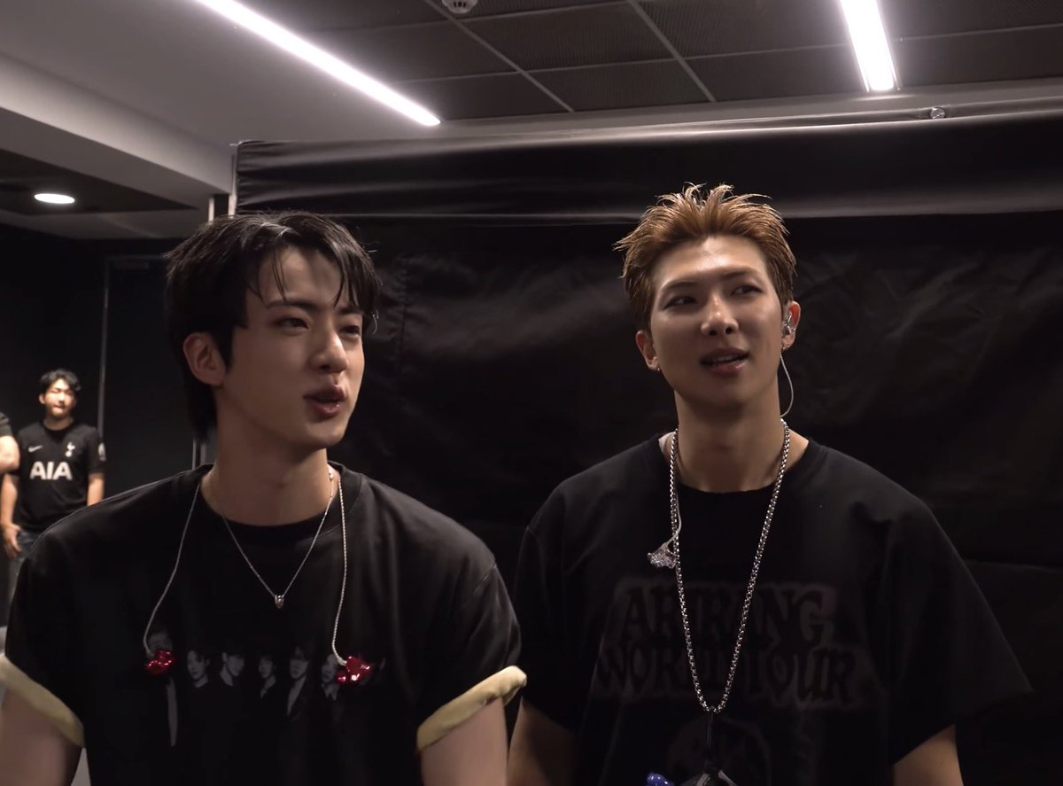 nyamjinluv's tweet photo. height difference namjin HEIGHT DIFFERENCE NAMJIN https://t.co/BGK5Sd9ndi
