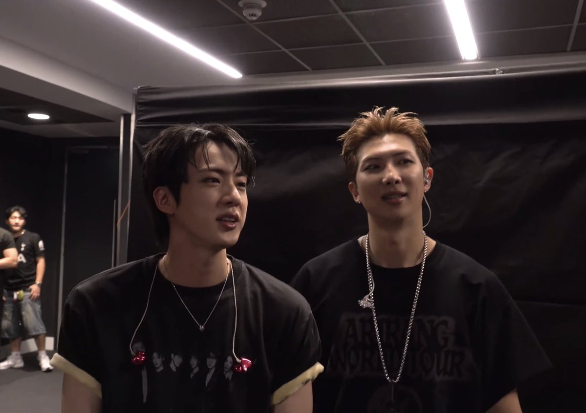 nyamjinluv's tweet photo. height difference namjin HEIGHT DIFFERENCE NAMJIN https://t.co/BGK5Sd9ndi