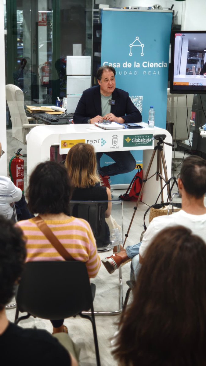pepsantamara's tweet photo. Mi cierre de #PISA2025: no es un ranking, es un sensor para saber dónde mirar. La media dice dónde estamos; la equidad, cómo se distribuye el aprendizaje. Los datos no deciden: ayudan a hacer mejores preguntas. Y PISA mide autonomía sobre problemas reales, no bienestar #Educación https://t.co/ICL3Xnt649