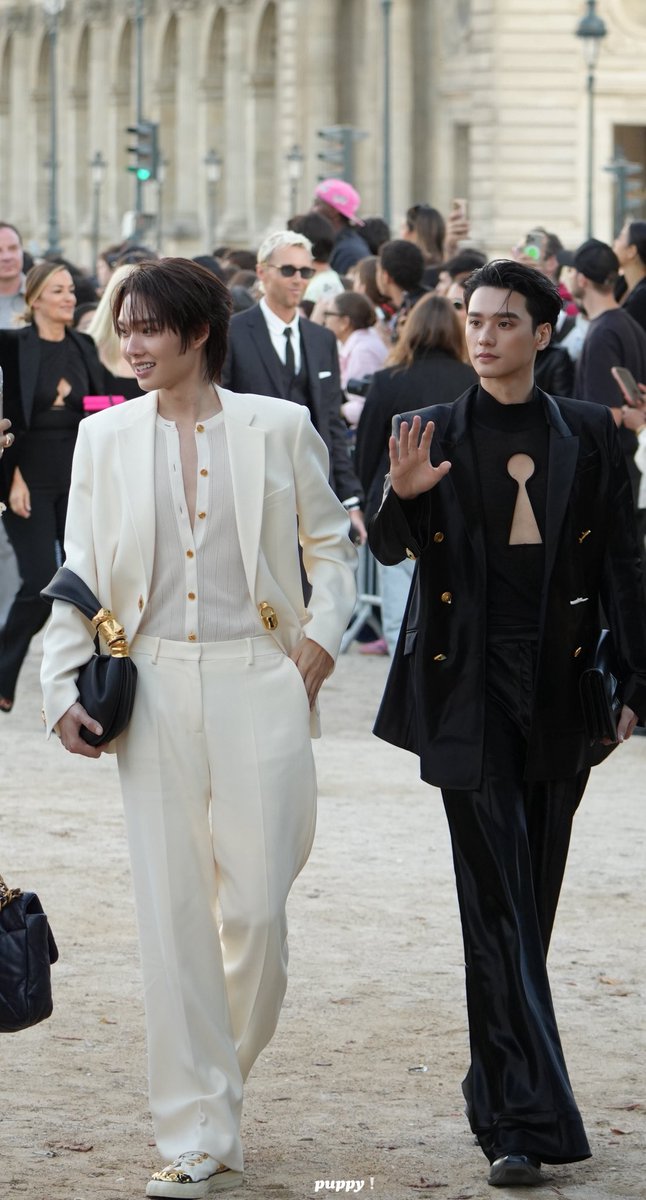 Vivianna130745's tweet photo. ดีตั้งแต่หัวจรดเท้าเหมาะสมมากกิ่งทองใบหยก

KENG NAMPING IN PARIS FW27 
#SchiaparellixKENGNAMPING https://t.co/AtcZyQnh7J