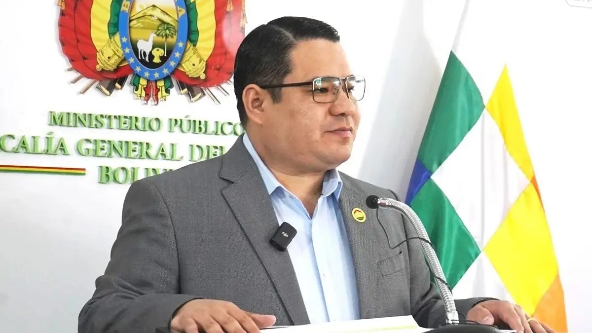 OsvaldoMtnez90's tweet photo. 🚨EEUU ahora SECUESTRA al FISCAL GENERAL de BOLIVIA mientras su IMPUNIDAD continúa CRECIENDO.

TRUMP ya puede SECUESTRAR a QUIEN le de la GANA y se OPONGA a sus INTERESES. ¡Que PODRIDO está este MUNDO! https://t.co/CzwVSqttbB