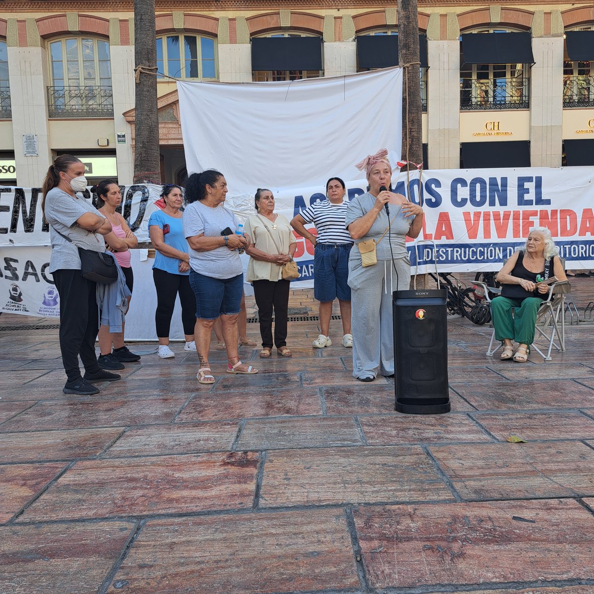 InquilinatoMLG's tweet photo. 📣 POR ELLAS nos vamos el SÁBADO 3 a las 19h en MANIFESTACIÓN desde la ACAMPADA (Plaza de la Constitución)
#NosQuedamos 👇🏽 https://t.co/iAkEPDylsZ