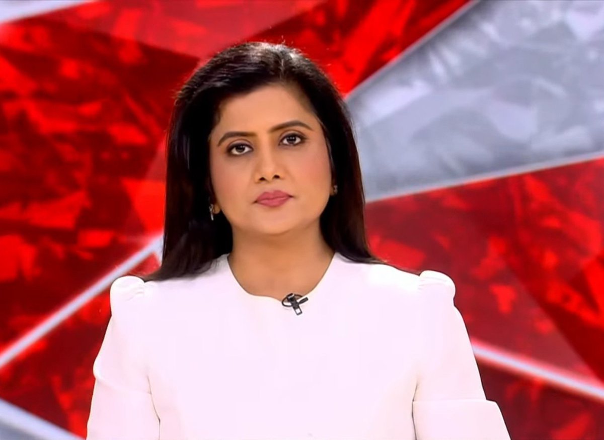 TARUNMI24's tweet photo. #Thursday
🤍🤍🤍🤍
#smiles #anchorshoot #aajtak #9BajGaye #EkAurEkGyarah #lunchbreak #KhabreinAsardar #khabrein7tak #7tak #7तक #Shankhnaad #Vishesh #Khabardar #cutelooks #lookoftheday #sweetsmile @nehabatham03 Didi ji https://t.co/eR7Jv9QDmg