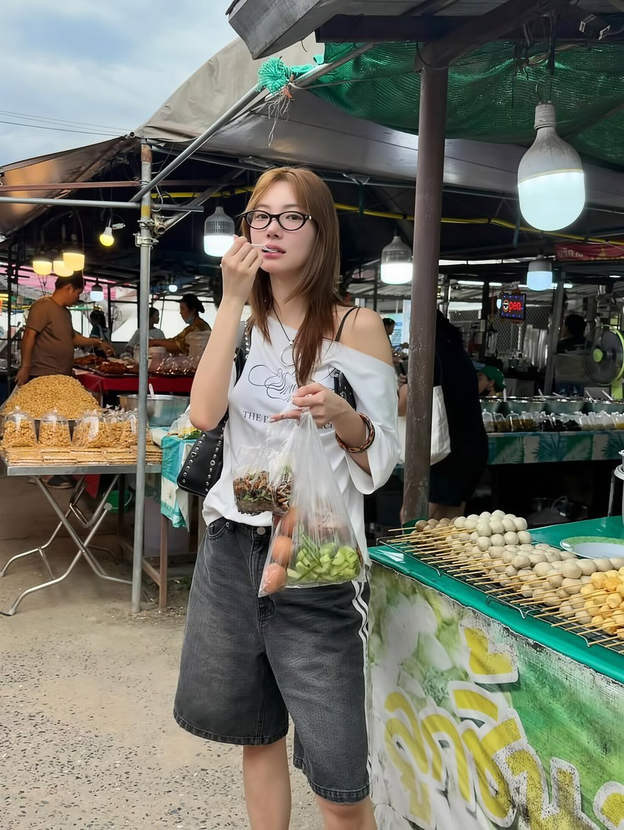 Djavaando's tweet photo. 𝐢𝐢.   　𓂂 ⠀ׄ⠀  .    🛍️　₊　   ©⠀ׄ ⠀ 🥐ㅤ'ㅤ　
feirinha, ㅤfrutas      𓎟𝅦𓎟ㅤ pastel, ㅤcomprinhas ㅤe ㅤ companhia. https://t.co/SgCVQNZ7Qr