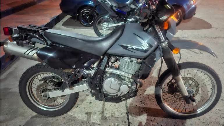 MinMedio's tweet photo. #Guayaquil
Mas fútbolistas detenidos. 7 delincuentes fueron capturados por participar en el secuestro de 3 personas que posteriormente fueron liberadas en el sector de Los Geranios.

Este acción se dió tras un patrullaje de la Policía Nacional, 4 de los detenidos son menores de edad. 

Cómo indicios se incautaron un vehículo y 2 motos.