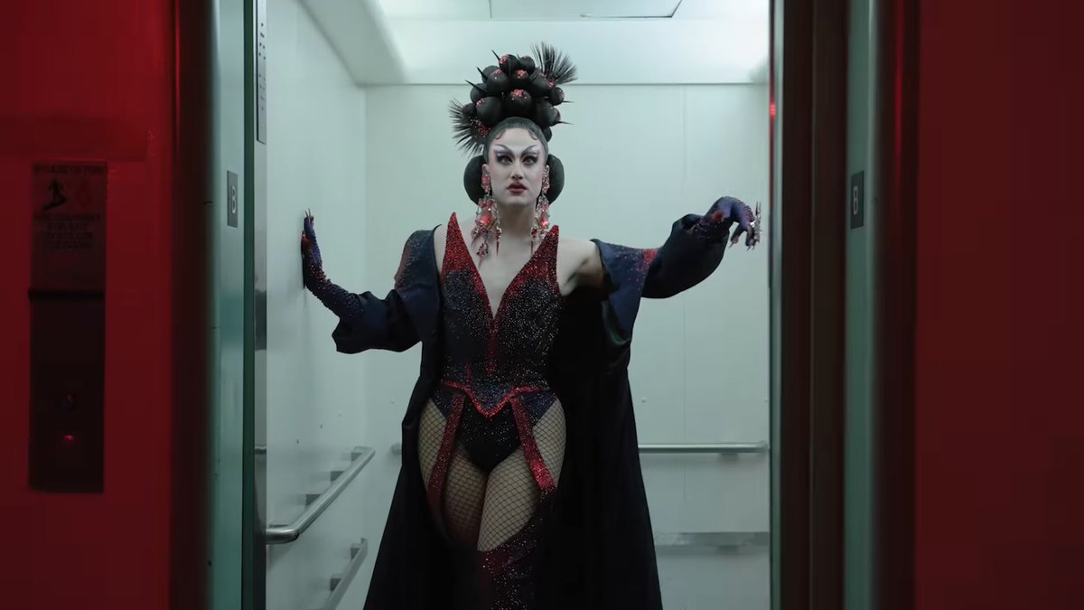 BlazesAccount's tweet photo. We’re so back!!! I can’t wait for this season #Dragula https://t.co/rm3cYEW3fJ