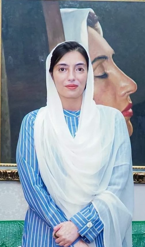 NEWS_BILAWAL's tweet photo. @AseefaBZ ♥️🖤💚✌️ https://t.co/fAVrlx3sAZ