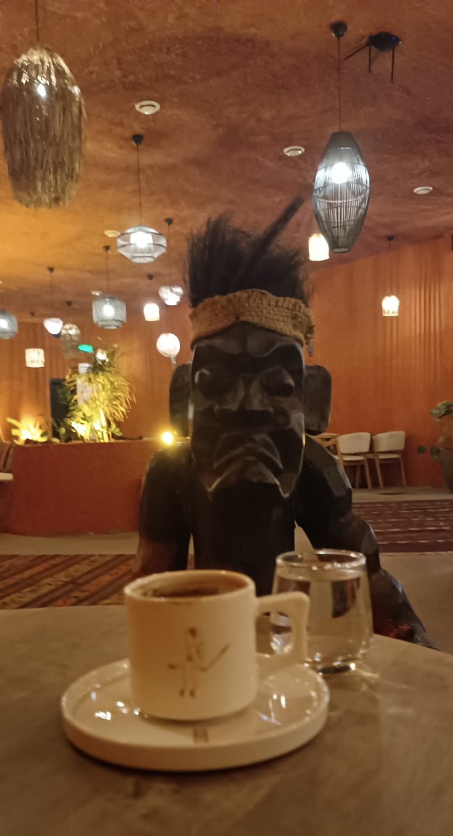 gmbyt's tweet photo. Dünya Kahve Günüymüş.. 
Kabile Reisi getirdi kahveyi,
'Neli bu kahve?' dedim,
'İç sen, keyfine bak.' dedi.. 😅
☕☀️

#DünyaKahveGünü https://t.co/ui8bP1zKHz