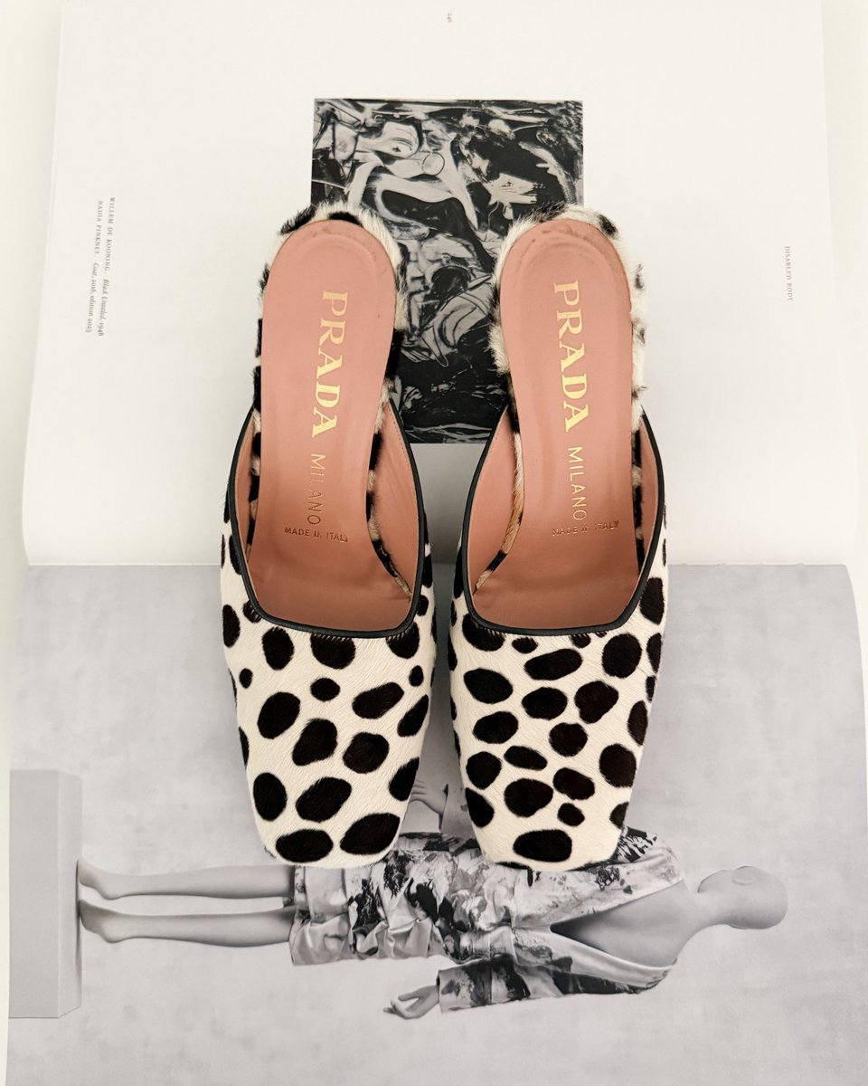 sororitevintage's tweet photo. Kate Moss in Prada pony hair mules, 1999 https://t.co/tcPpuD3ypw