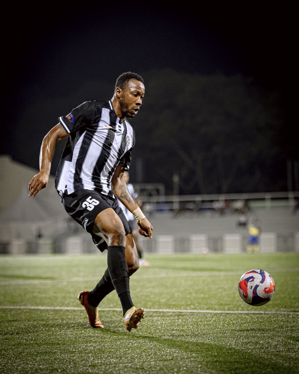 aprfcofficial's tweet photo. #FRIENDLYMA
42'
APR FC 1-0 AMAGAJU FC
#APRFC #CLUBGIANT #FRIENDLYMATCH https://t.co/0btAVdqLaJ