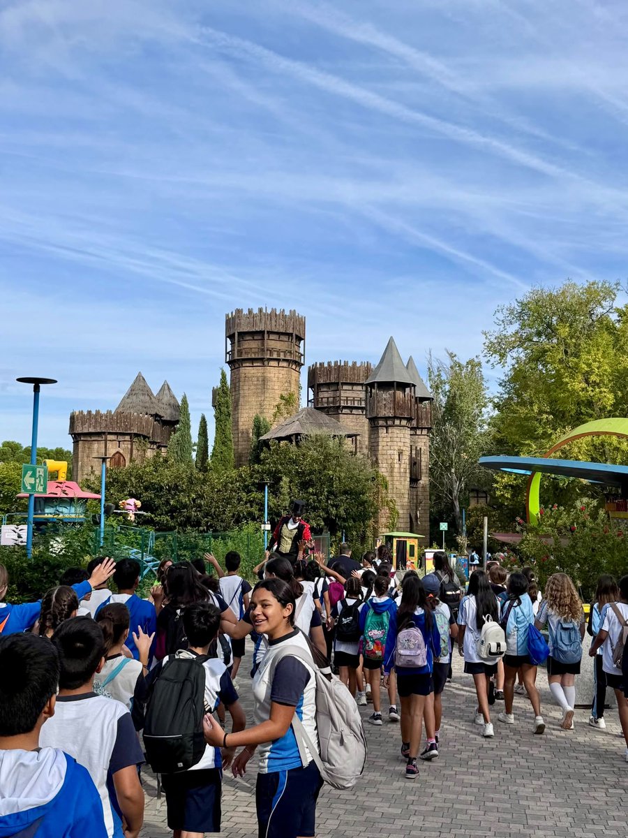 ColeMarillac's tweet photo. Hoy, nuestros alumnos de 6.º de Primaria han disfrutado de una jornada en el Parque de Atracciones de Madrid, junto a cerca de 8.000 alumnos de colegios religiosos de toda la Comunidad de Madrid, en un encuentro organizado por @ecatolicmadrid.  
#colegiosHHCC #EducaciónVicenciana https://t.co/YgGcyBHBYQ