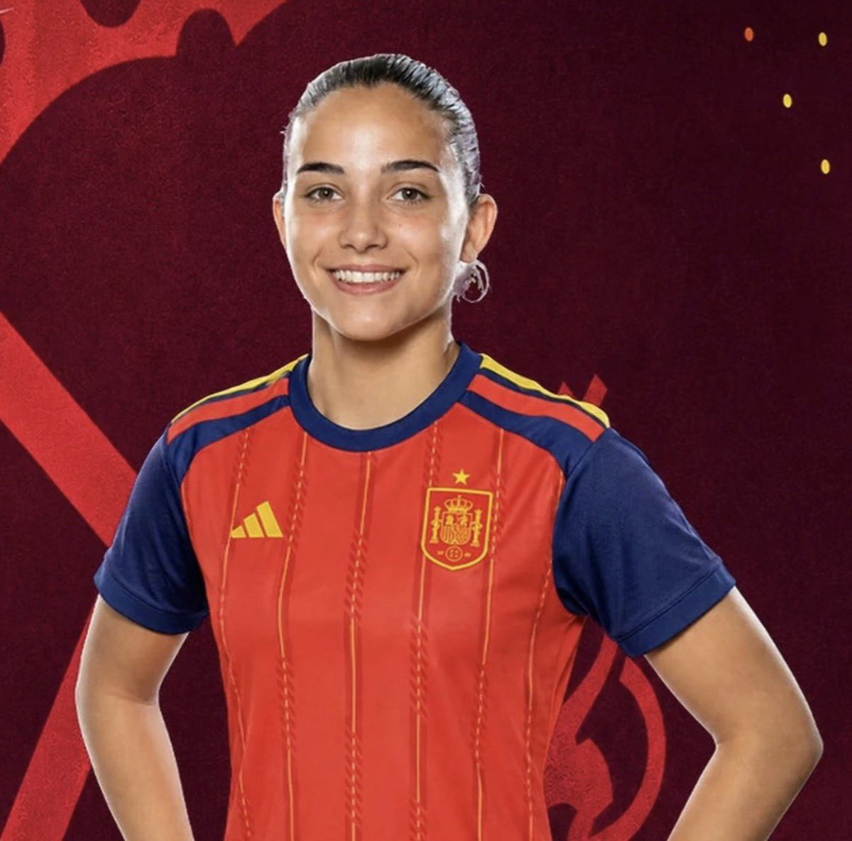 FCLaCalzada's tweet photo. Desde el Club FC La Calzada queremos trasladarle nuestra más sincera enhorabuena a Ainhoa Oliva, que durante varios años formó parte de nuestra cantera y que hoy continúa creciendo y llevando su fútbol hasta la Selección Española Sub-19.

Ver cómo una de las nuestras alcanza estos logros es motivo de enorme orgullo para toda la familia rojilla.

¡Enhorabuena, Ainhoa! ❤️🖤