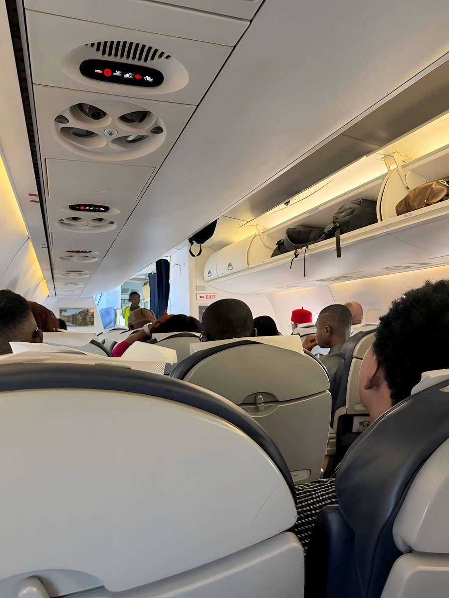 theplaymakerxx's tweet photo. Tried transportation by air for the very first time in my life🙂‍↔️✈️

Might be small for una oo but omohhhhh na big thing for here, shows that my life is improving🔥 https://t.co/Msv7sSZvDm