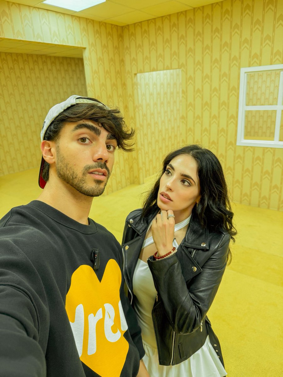 arantzaruiz_'s tweet photo. Hoy es cumpleaños de @fedevigevani . Que comience el love bombing 💛 https://t.co/psuP745afY