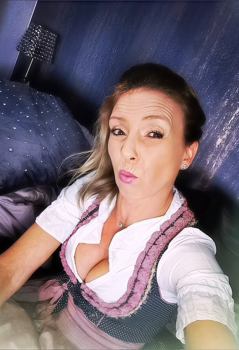 Steffimaus2179's tweet photo. Oktoberfest #Sextreffen #Kaufmich #Slut #cocktribute #cumtribute #Nylon #Dirndl #Heels #MILF https://t.co/oxrcZIHksZ