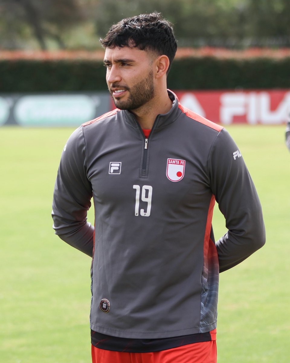 SantaFe's tweet photo. ¡Feliz inicio de mes, Leones y Leonas 🦁! 

El lunes tenemos nuestro próximo reto 🇮🇩: Enfrentamos a Ind. Medellín por la fecha 13 ⚽️ https://t.co/h75roywoog