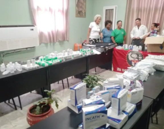 GHNordelo5's tweet photo. En el Hospital Pediátrico de Camagüey fue entregada por los #CDRCuba una donación de medicamentos e insumos médicos que agradecemos a la Asociación "Tierra y Libertad" de Monterrey, y a la Asociación de Cubanos Residentes en México "José Martí". 
#Cuba #CDRCuba #CubaNoEstáSola https://t.co/gwsz9C6gPm