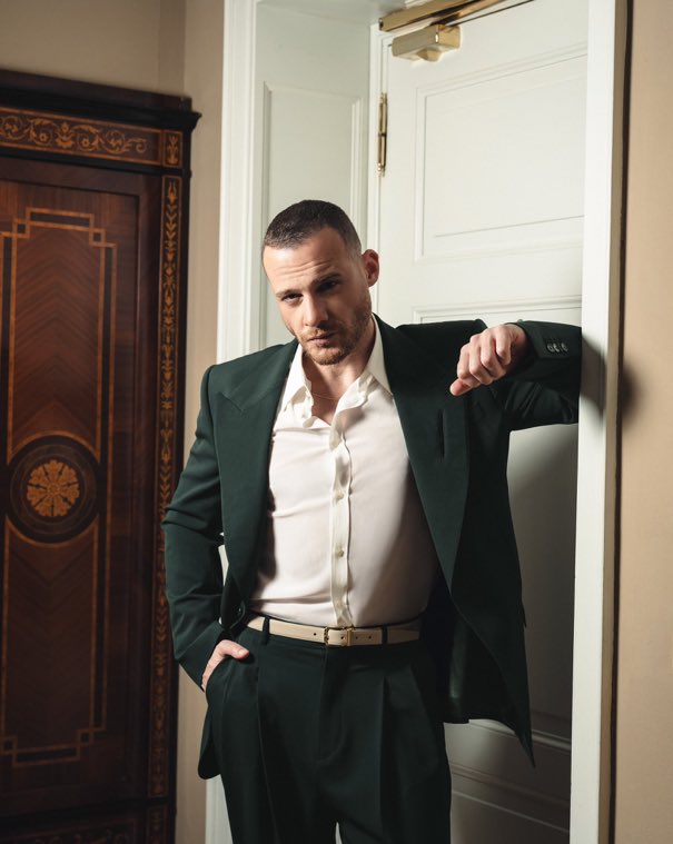 curevelvets's tweet photo. esse kerem bürsin é um grande gostoso, exalando energia de gostoso https://t.co/TbtOL4b01k
