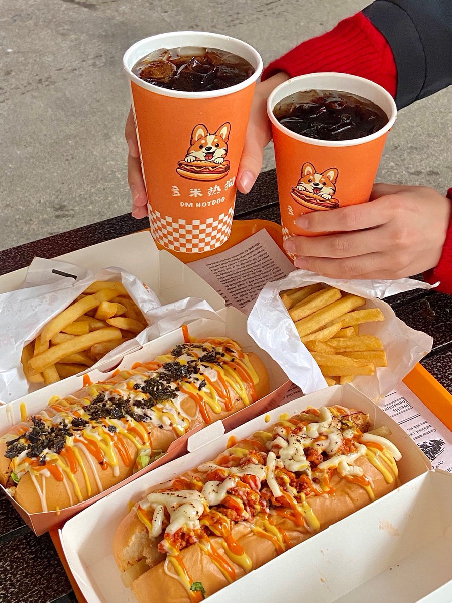 BethHafenbok's tweet photo. Just grabbed a crispy hot dog from the street stall by the subway—nothing beats this quick, delicious pick-me-up for a busy workday!， https://t.co/EBOyvDvEQz