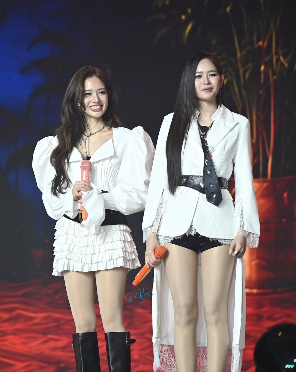 huangqiong16561's tweet photo. 🥰🥰🥰

#NamneungMilinD
#NoeyKanteera
#Applelapisara
#mimpanthita
#4Elements https://t.co/58sS4tWmXN