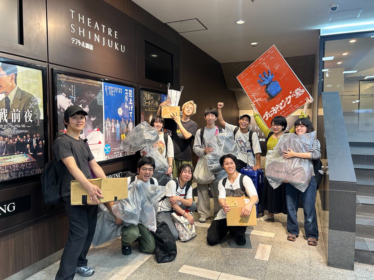 frm12y's tweet photo. チャオ・ヤングの墓、テアトル新宿での上映が終わりました🪦
ご来場ありがとうございました！

感想を直接伝えてもらえて、本当にうまく返せなかったんですけど、初めて南極を見ましたという方もいろんなグッズTシャツを着てくれている方も見知った顔の方も、みなさんからの言葉に毎回感激しています… https://t.co/GoyPHPeUlG