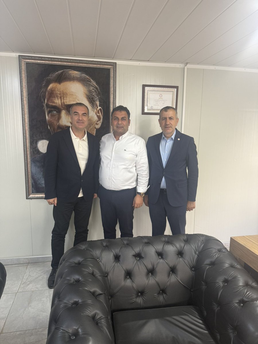 mehmetcelalavci's tweet photo. Gülbaşı Belediye Başkanımız Sayın  İskender Yıldırım’ı makamında ziyaret ettik. Nazik ev sahipliği ve samimi sohbeti için teşekkür ediyor, çalışmalarında başarılar diliyorum.
@iskender_02 https://t.co/idsEnae69t