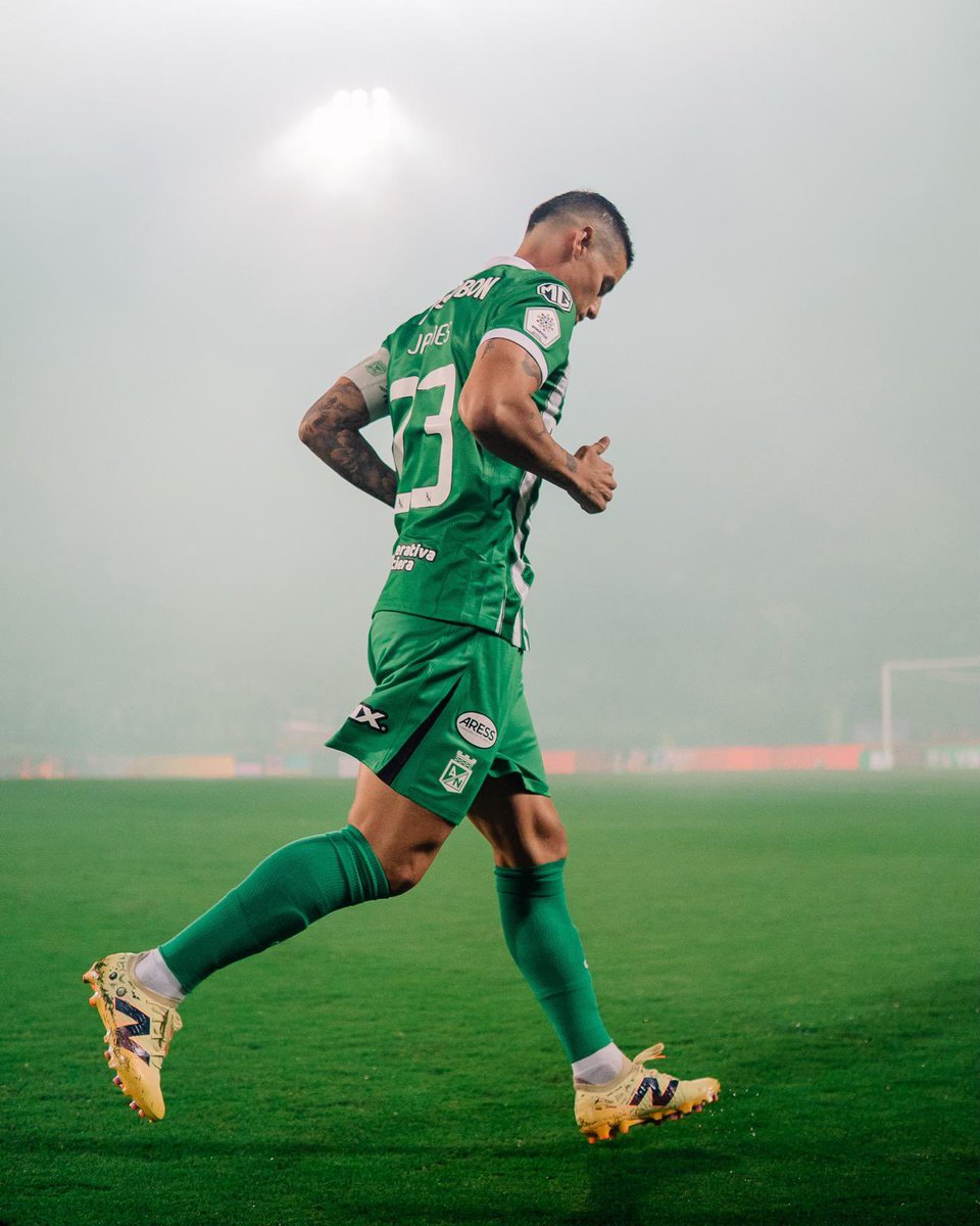 jamesdrodriguez's tweet photo. Victoria, tres puntos y una noche para seguir sumando confianza. 💚 https://t.co/ByzntJ7CHy