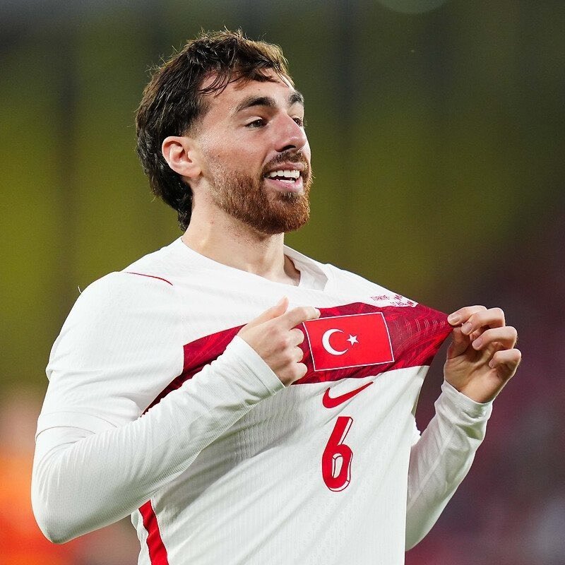 Bogazin_kartal's tweet photo. Orkun Kökçü, ayak parmağında çatlak sebebiyle Beşiktaş'ta iğne ile maçlara çıkıyordu.

Milli takımda iğne yapılmasına izin verilmedi fakat İtalya maçına çıktı ve ciddi ağrılar yaşadı.

(Sercan Dikme) https://t.co/6PaTQDzHjc