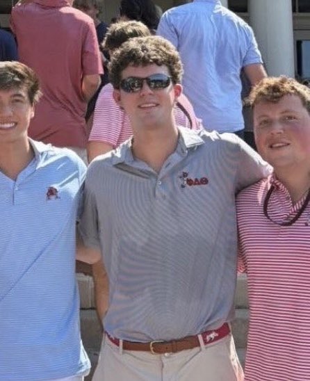 robert_morgan27's tweet photo. This is the frat dude that somehow fuh your bih 🤢#bouse #loser https://t.co/YDr4baR9og