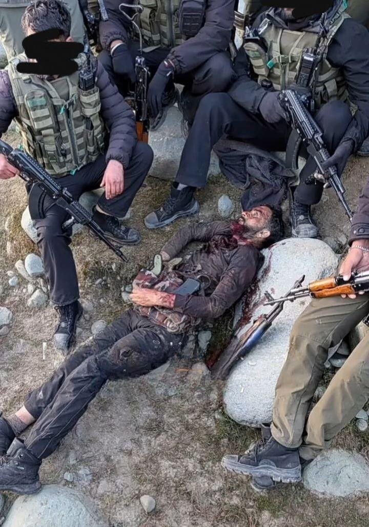 Indian_yapper25's tweet photo. @Fasihrayeen @ZT3Apex C'mon bro , this guy was literally involved in Reasi , dera ki gali ambush, chinar corps didn't even mentioned that he is ssg or anything but he is a terrorist https://t.co/xFDSk2GpWZ