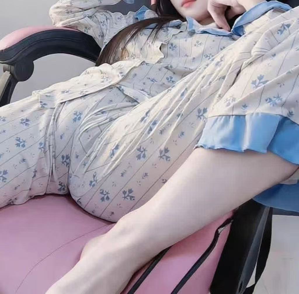 amanda05cg7's tweet photo. 老娘最后再说一遍， 我不要门啊，我要什么门啊， 想视频直接告诉我，我看到就发了， 只是一直发不完啊，不需要你们支持我什么， 点个赞留言 111 就好了 https://t.co/j84pnLd4oz